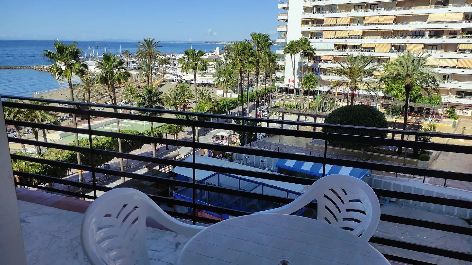 Apartment In Marbella First Line Beach Apto 4-3 0*,  스페인